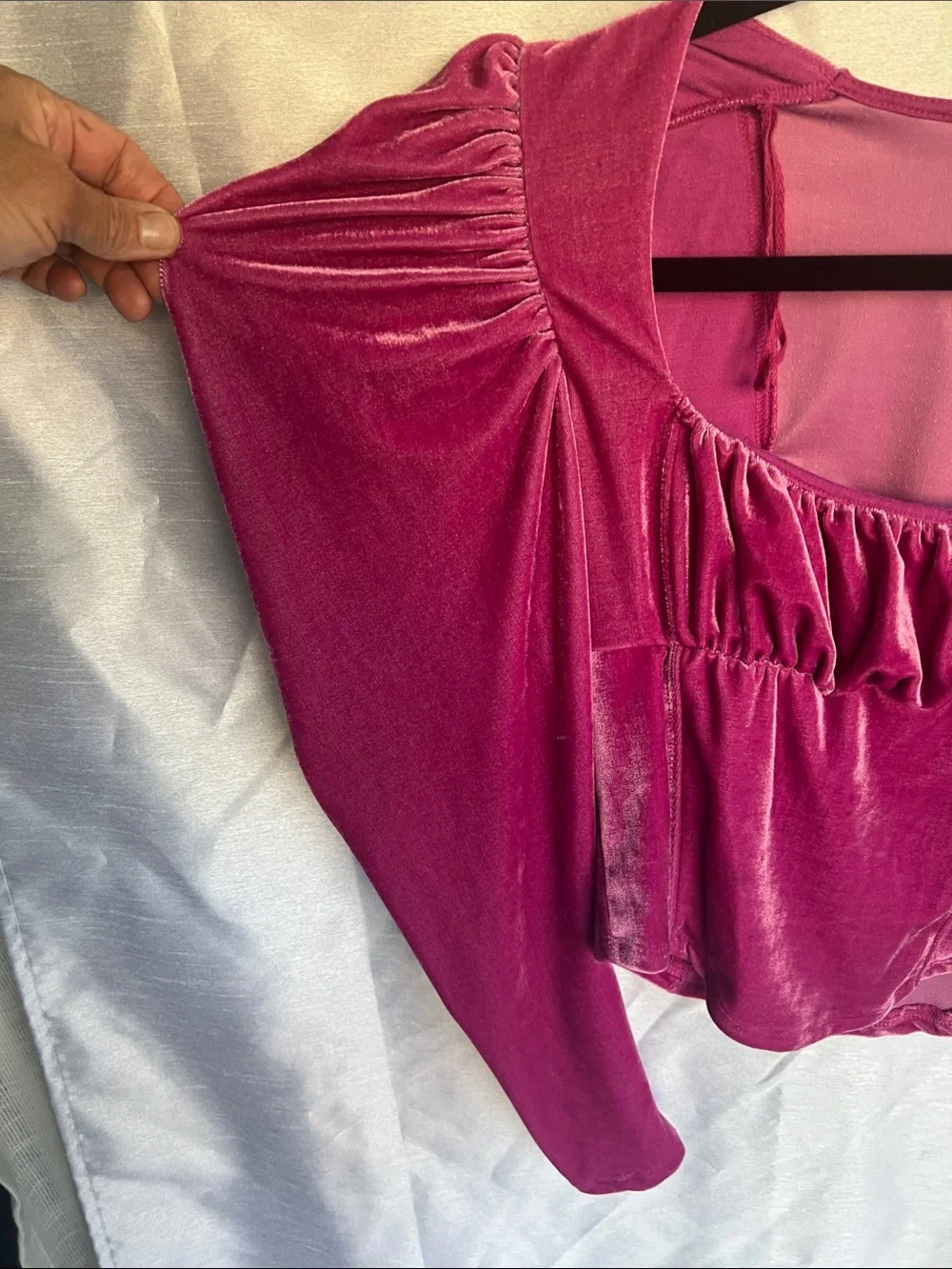 Free People Velvet Puff-Sleeve Crop Top in Fuchsia S/P